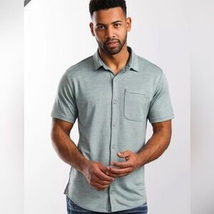 Buckle BKE Standard Knit Performance Button Front Moisture Wicking Shirt Size M